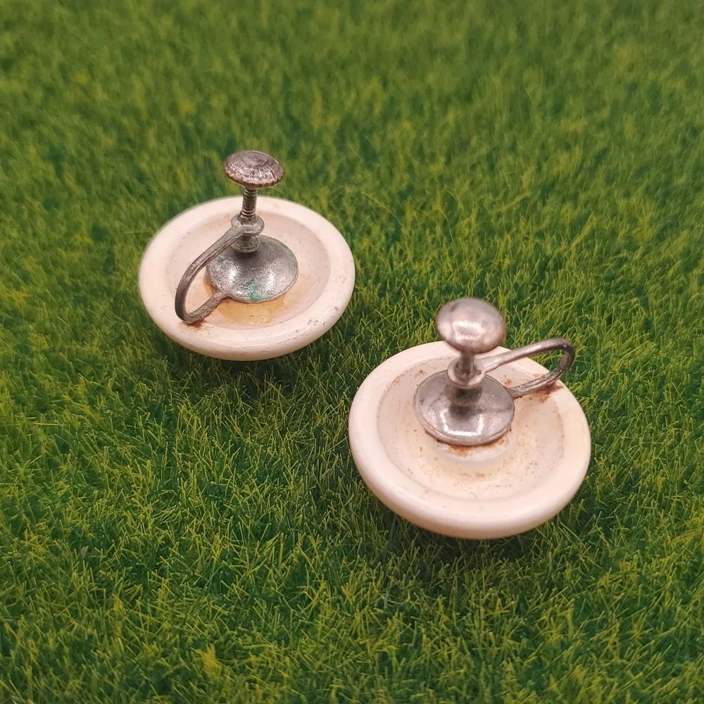 White Round Button Earrings Screwbacks Antique E2169